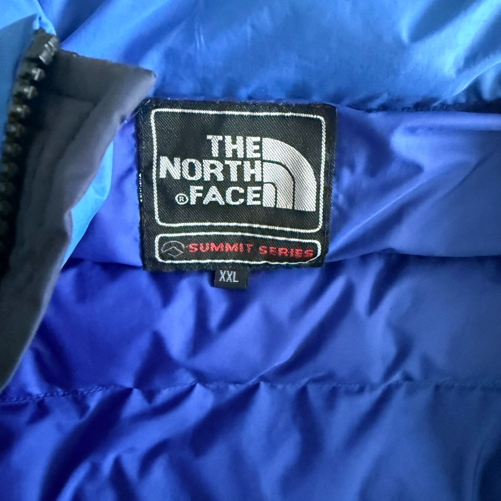 The North Face Men's Two-Tone Blue Puffer Jacket - Picture 6 of 6